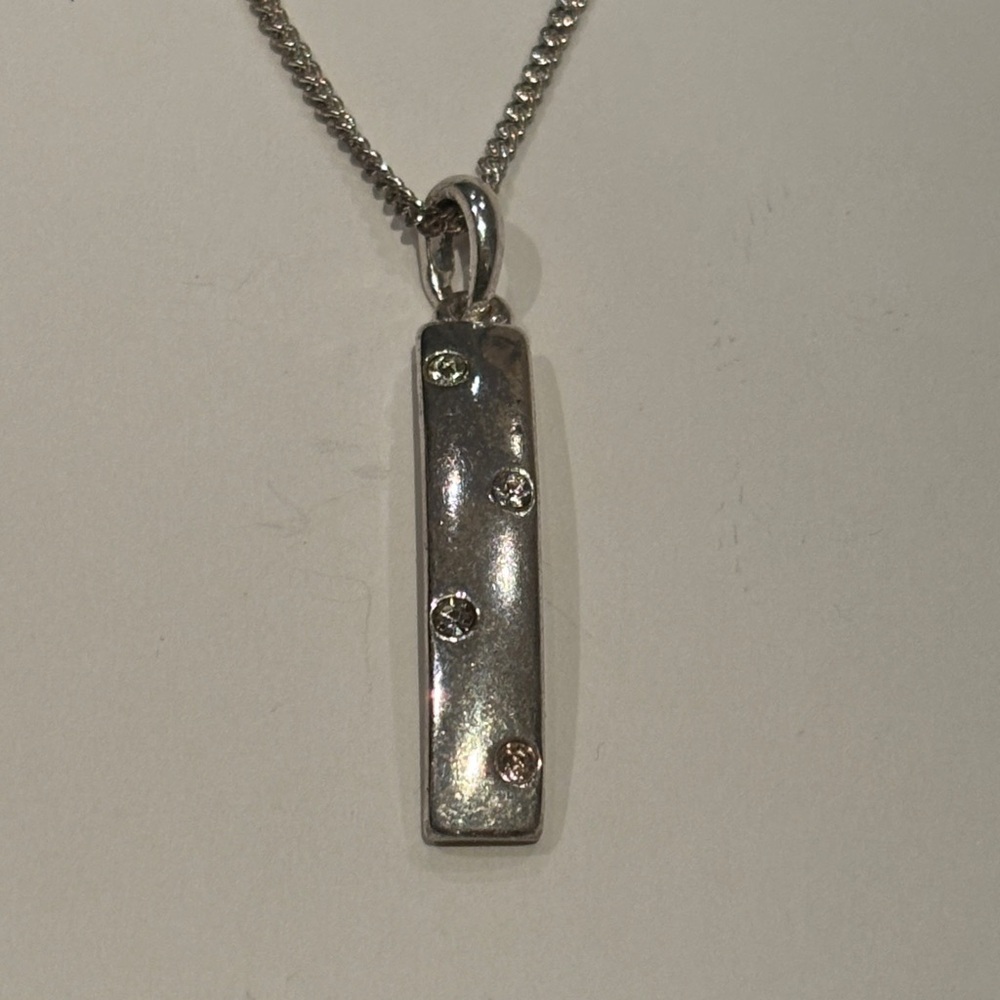 Signed NWT Elegant Silver Pendant Necklace